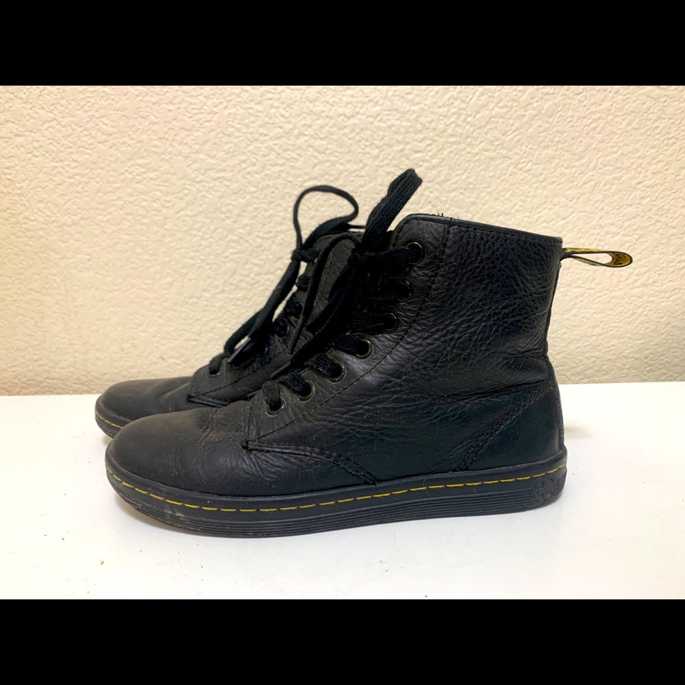 Dr. Martens Leyton Boot